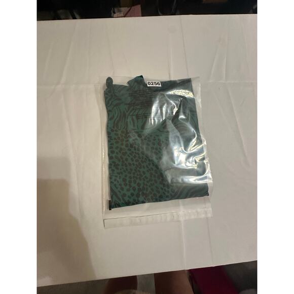 Cabi Green Animal Print Flutter Sleeve Blouse Women’s Size S (SKU 0256) - Picture 11 of 11